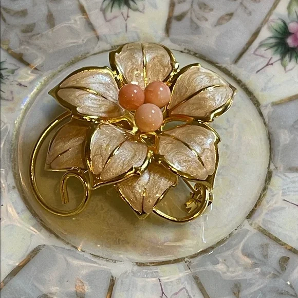 🍄Vintage Gold Plated Metallic Enamel Flower Brooch - Picture 1 of 5